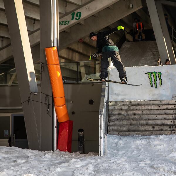 Zoltán - switch front boro